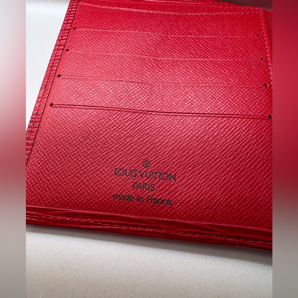 Louis Vuittom Epi Wallet - Picture 10 of 16